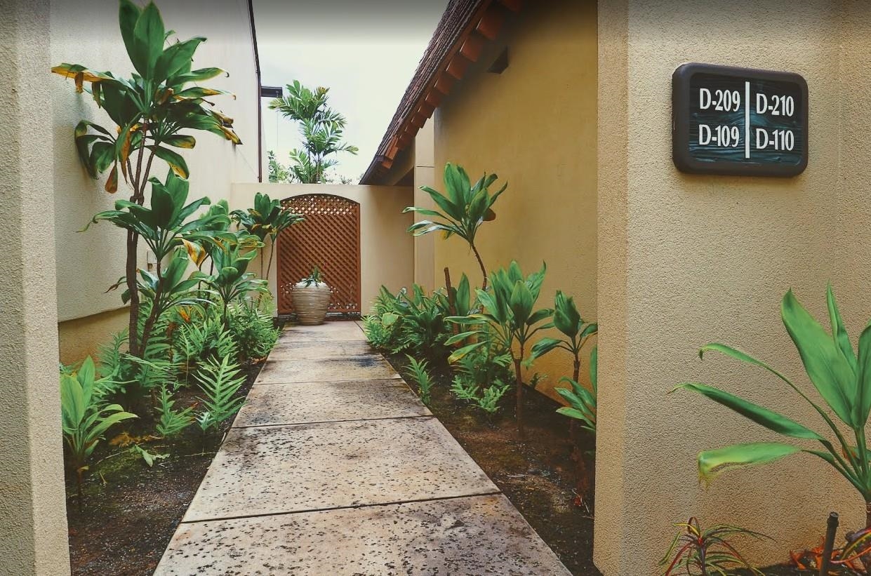 2777 South Kihei Road, Unit D109 Kihei, HI 96753 - Photo 20 of 50 a potted plant sitting in front of a door
