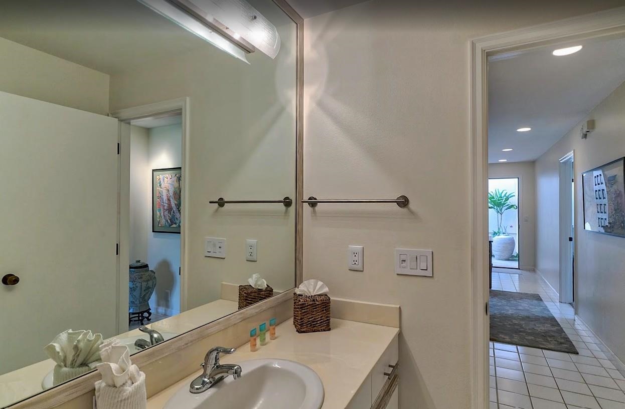 2777 South Kihei Road, Unit D109 Kihei, HI 96753 - Photo 22 of 50 a bathroom with a sink and a mirror