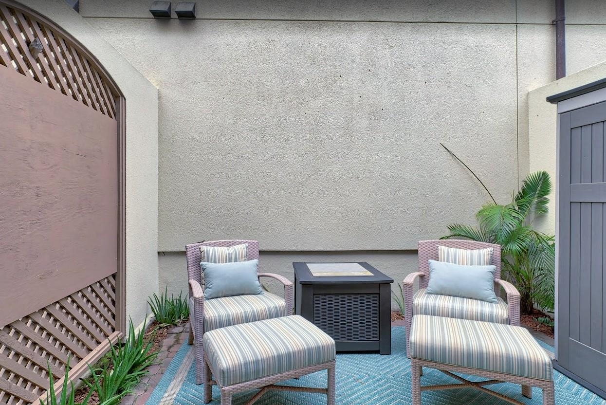 2777 South Kihei Road, Unit D109 Kihei, HI 96753 - Photo 35 of 50 a living room with furniture and a potted plant