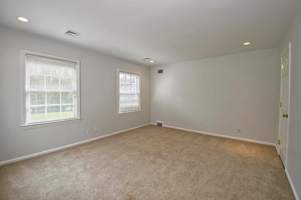 118 Field Club Road Pittsburgh, PA 15238 - Photo 21 of 25 3rd bedroom with its own full bath and walk in closet