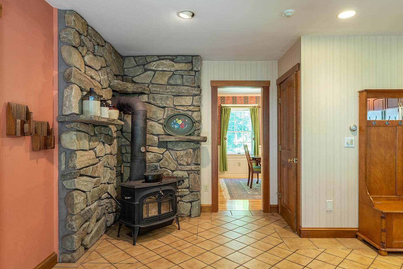 26 Victoria Road Camden, ME 04843 - Photo 4 of 59 IMG_3567