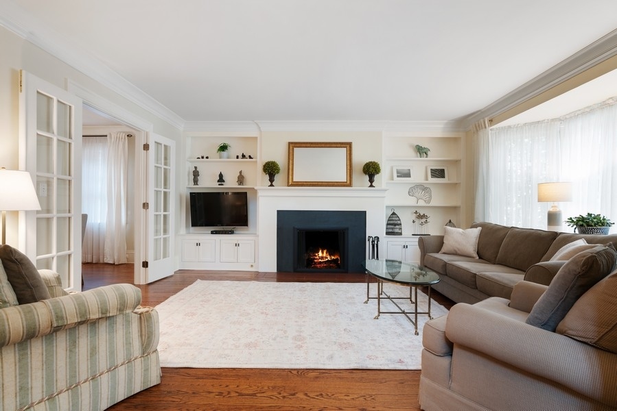 727 Indian Road Glenview, IL 60025 - Photo 4 of 58 a living room with furniture and a fireplace
