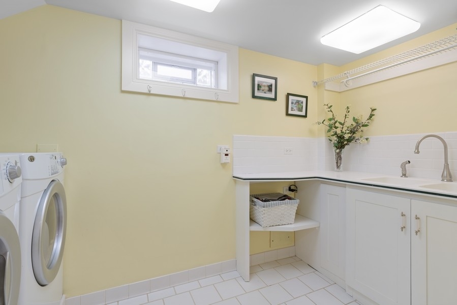 727 Indian Road Glenview, IL 60025 - Photo 41 of 58 a bathroom with a toilet and a sink