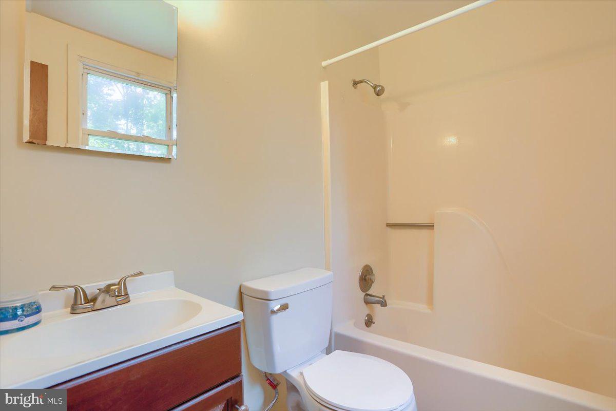 1027 Yocumtown Road Etters, PA 17319 - Photo 21 of 52 Unit 1 Bathroom