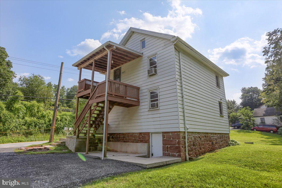1027 Yocumtown Road Etters, PA 17319 - Photo 4 of 52 Side