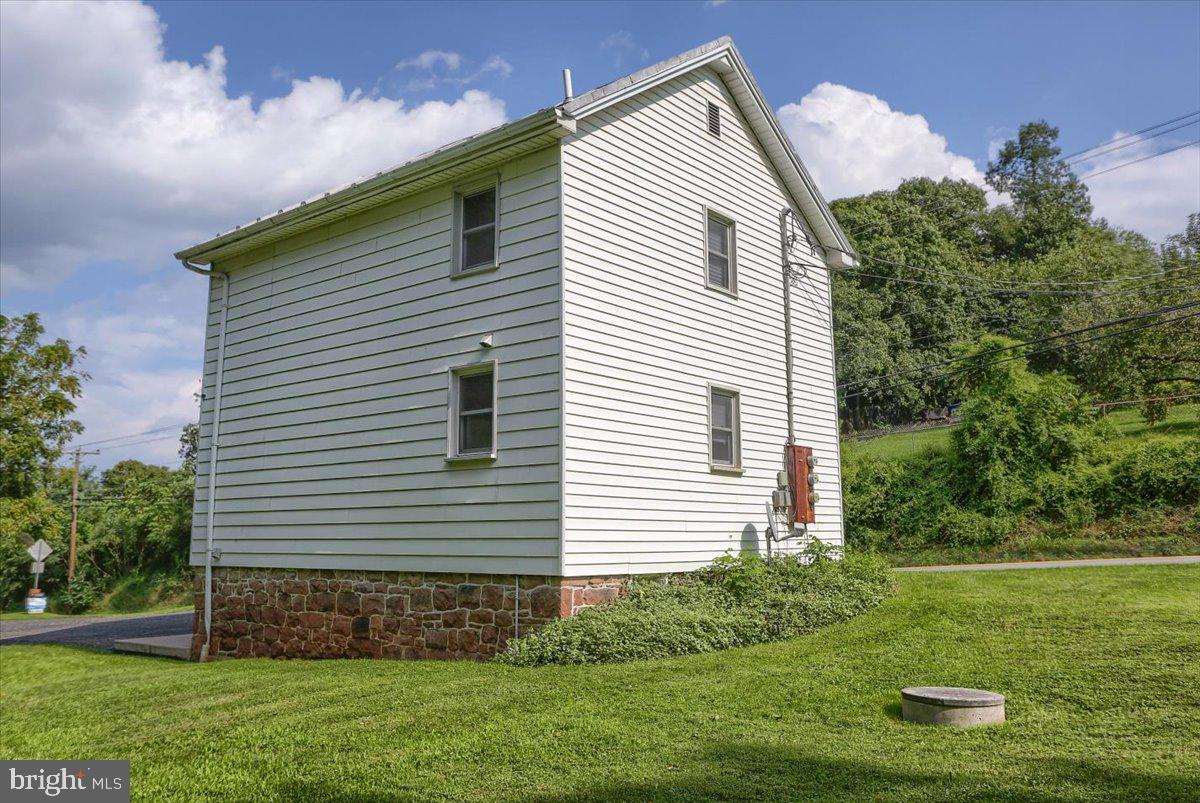 1027 Yocumtown Road Etters, PA 17319 - Photo 5 of 52 Back