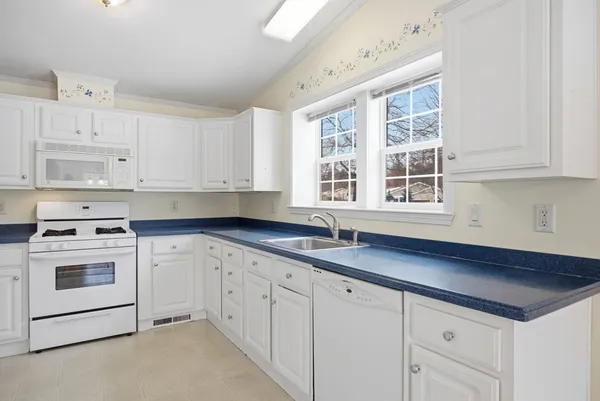 $379,900 | 402 Blueberry Circle, Middleboro, MA 02346