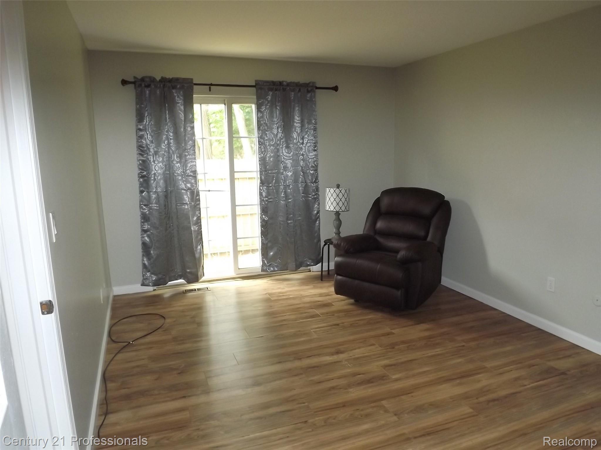 270 1st Street Rochester, MI 48307 - Photo 7 of 11 Master Bedroom Suite