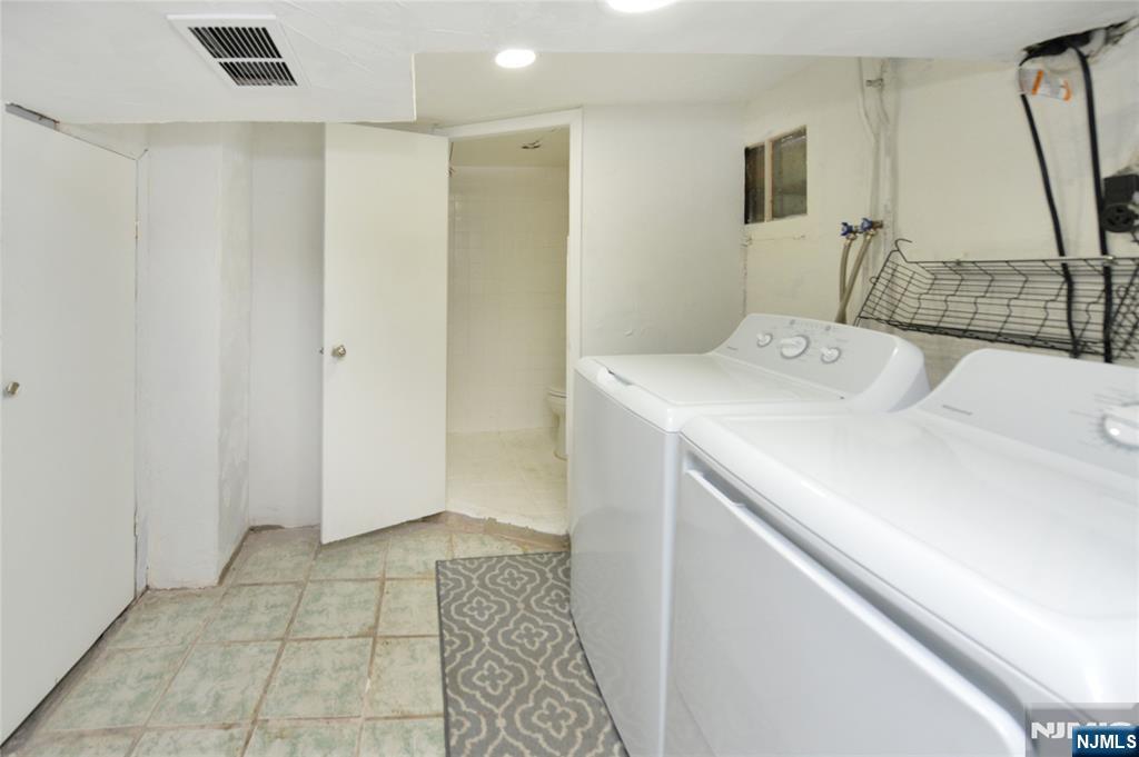 263 Sutton Avenue Hackensack, NJ 07601 - Photo 21 of 29