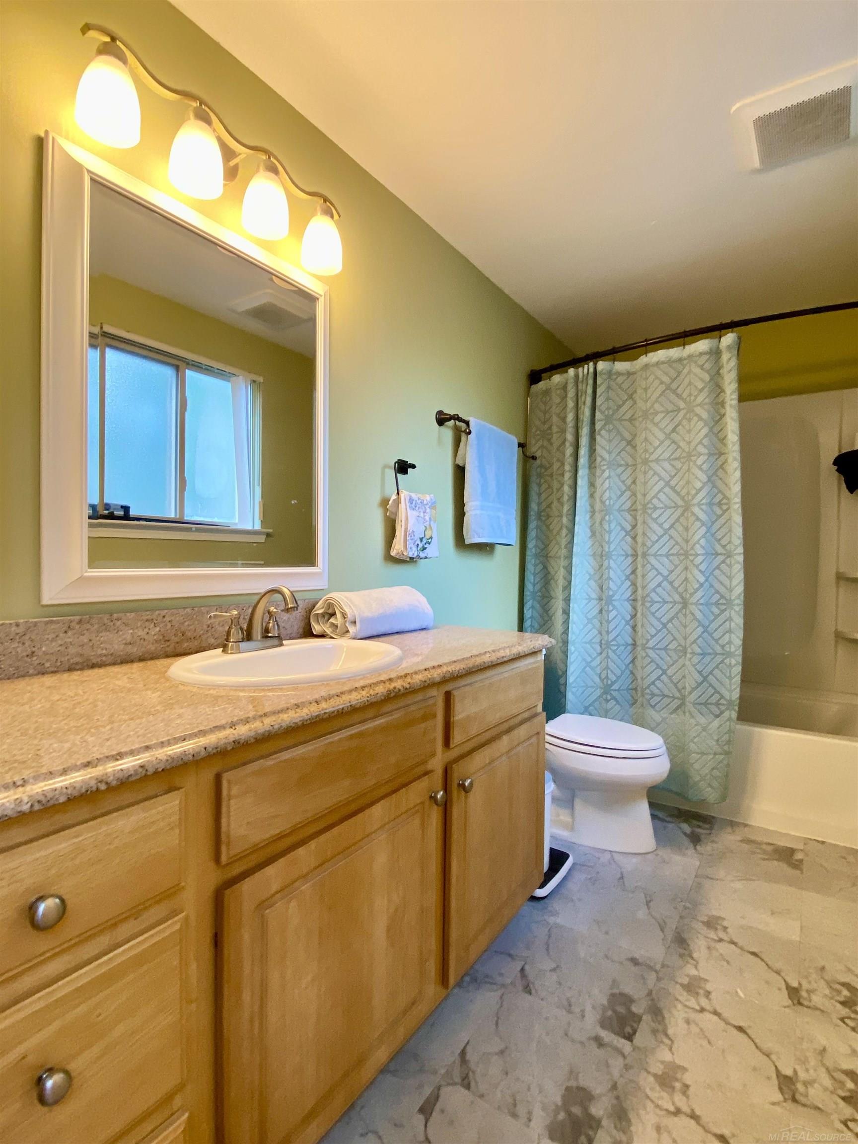 38252 Tottenham Road Sterling Heights, MI 48312 - Photo 12 of 33 Gallery Image 12