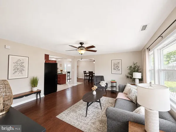 $429,900 | 32 Great Oak Road, Levittown, PA 19057