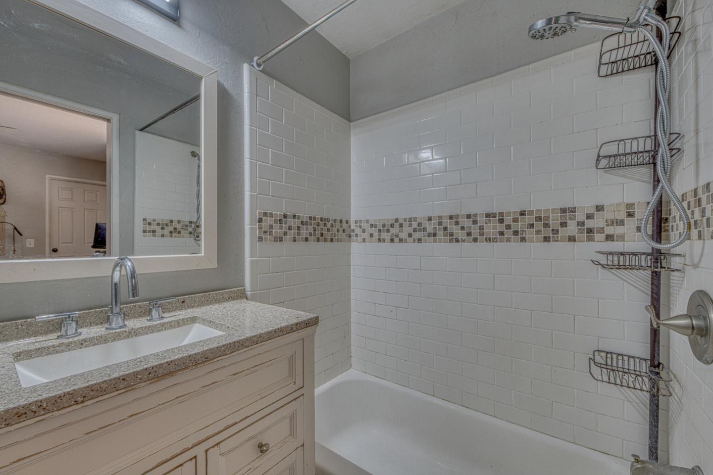 665 Paradise Road, Unit B Salinas, CA 93907 - Photo 14 of 31 Gallery Image 14