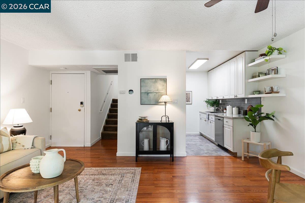 2716 Oak Road, Unit 95 Walnut Creek, CA 94597 - Photo 2 of 37