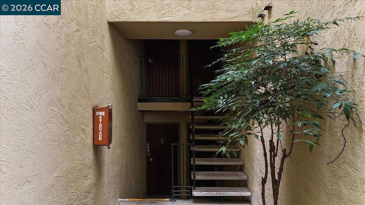 2716 Oak Road, Unit 95 Walnut Creek, CA 94597 - Photo 24 of 37