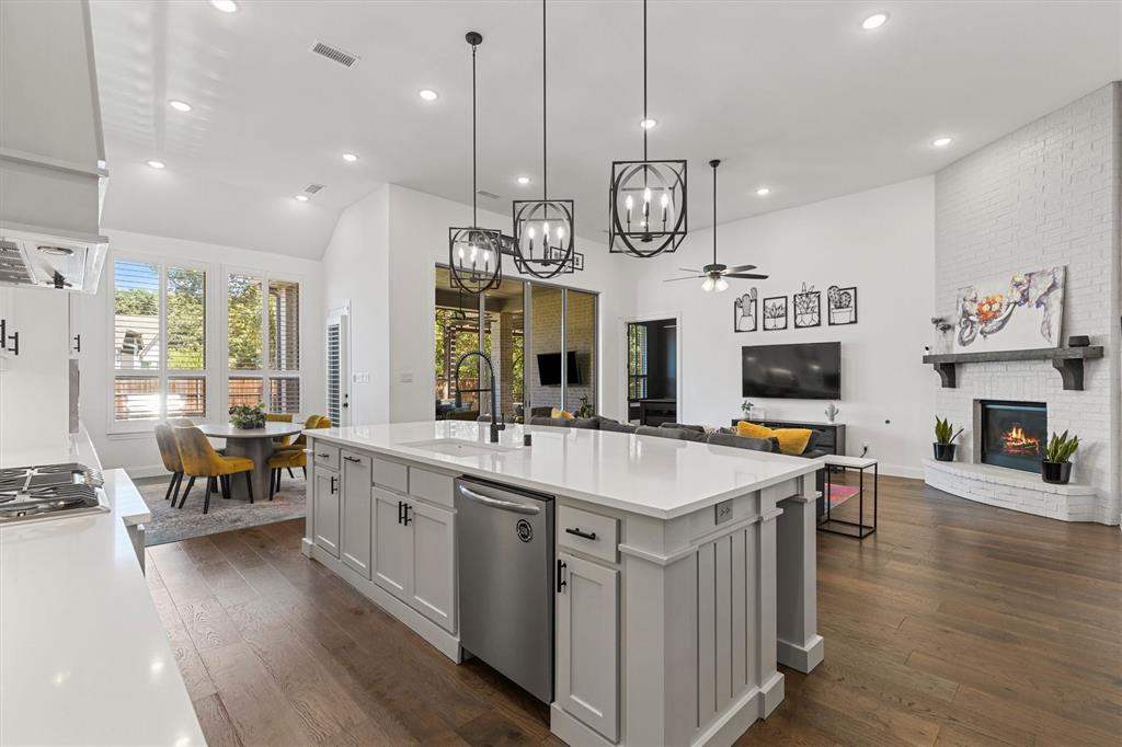 4404 Lk Vw Road Oak Point, TX 75068 - Photo 9 of 40 Gallery Image 9