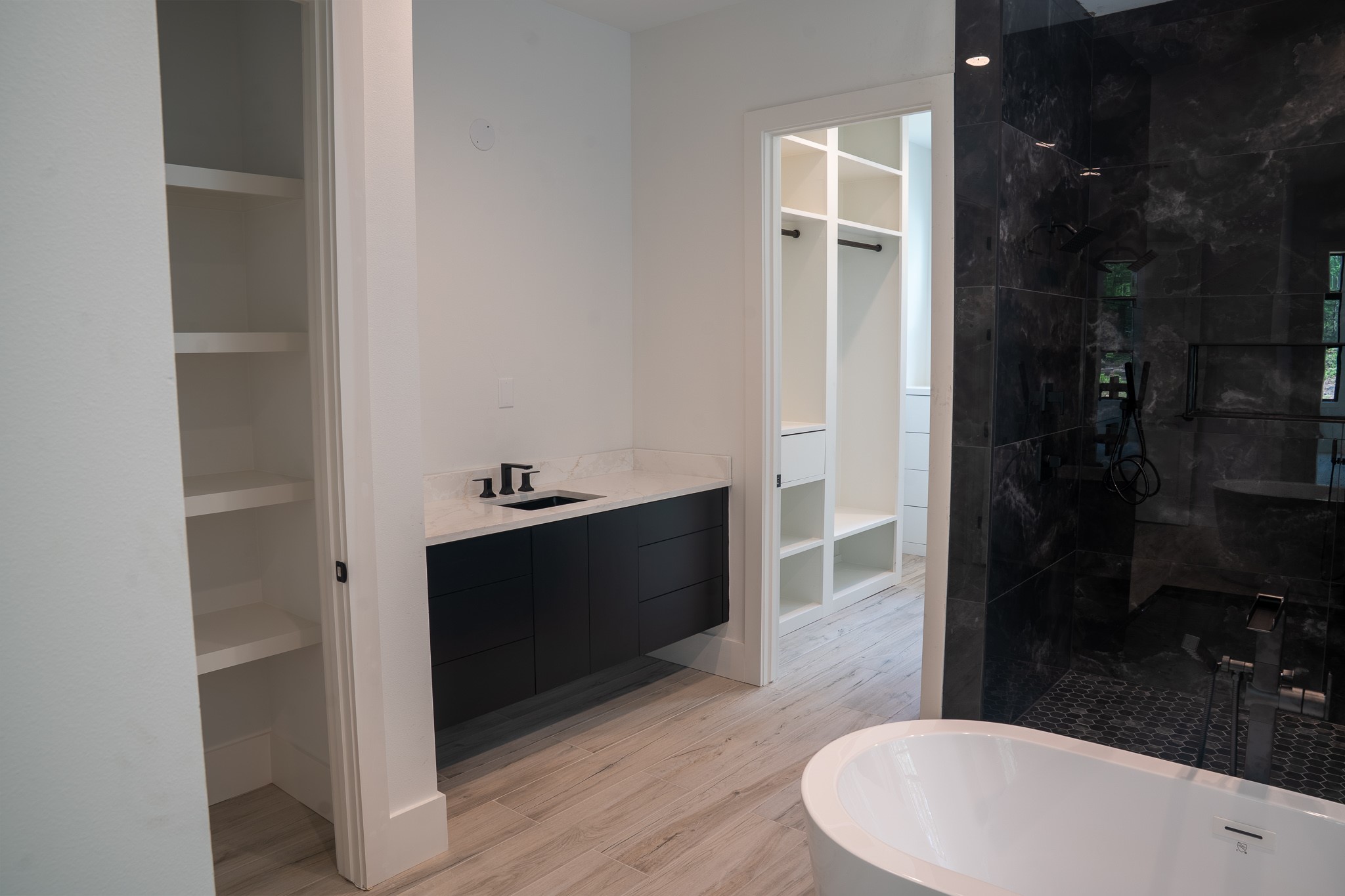 343 Sundog Road Huntsville, TX 77340 - Photo 22 of 37 Primary bathroom