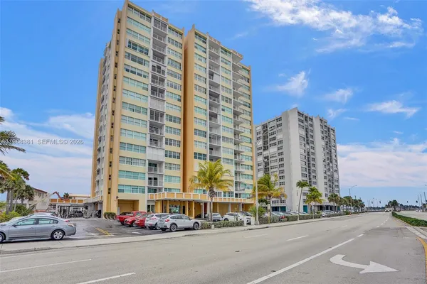 $2,700 | 1410 South Ocean Drive, Unit 1102, Hollywood, FL 33019
