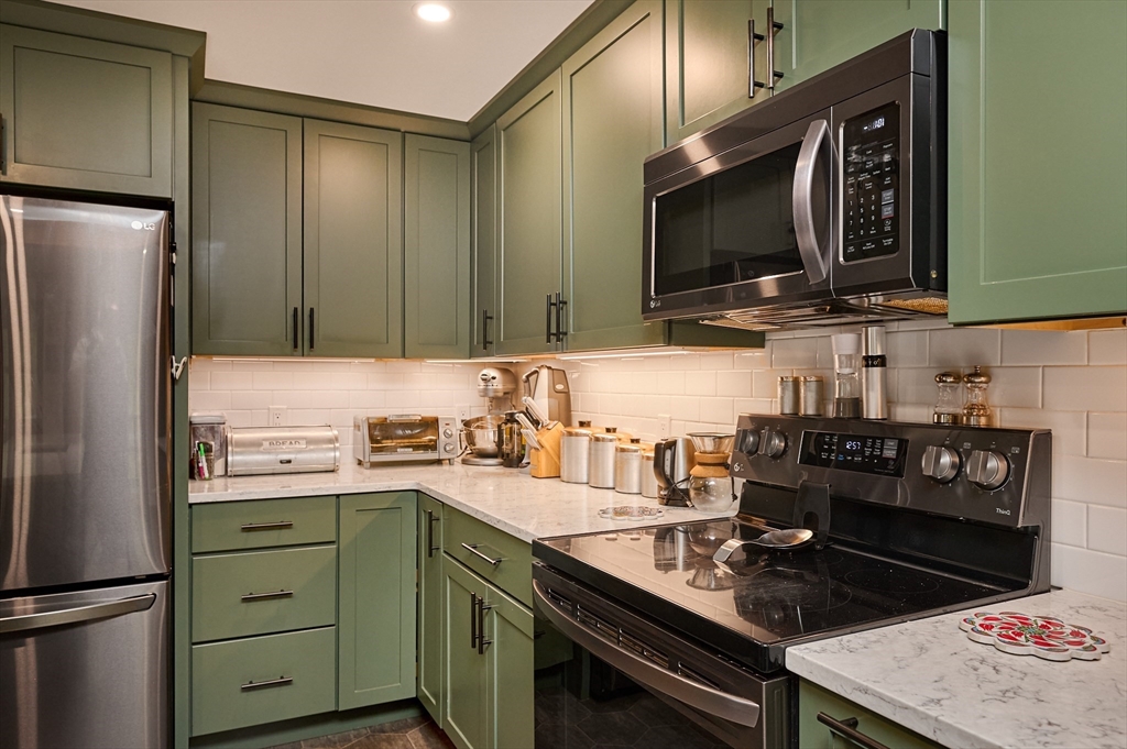 37 Harris Street Amherst, MA 01002 - Photo 12 of 40