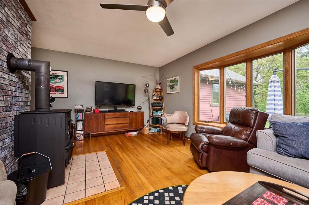 37 Harris Street Amherst, MA 01002 - Photo 4 of 40