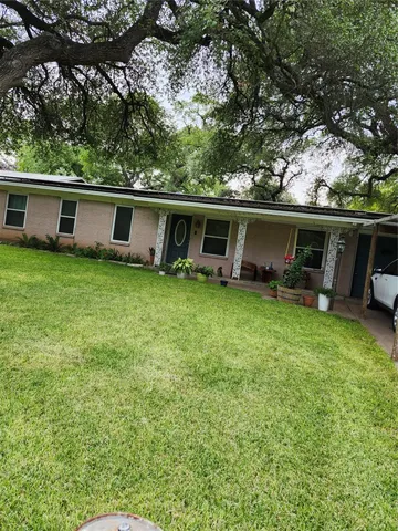 a view of a house with backyard and sitting area