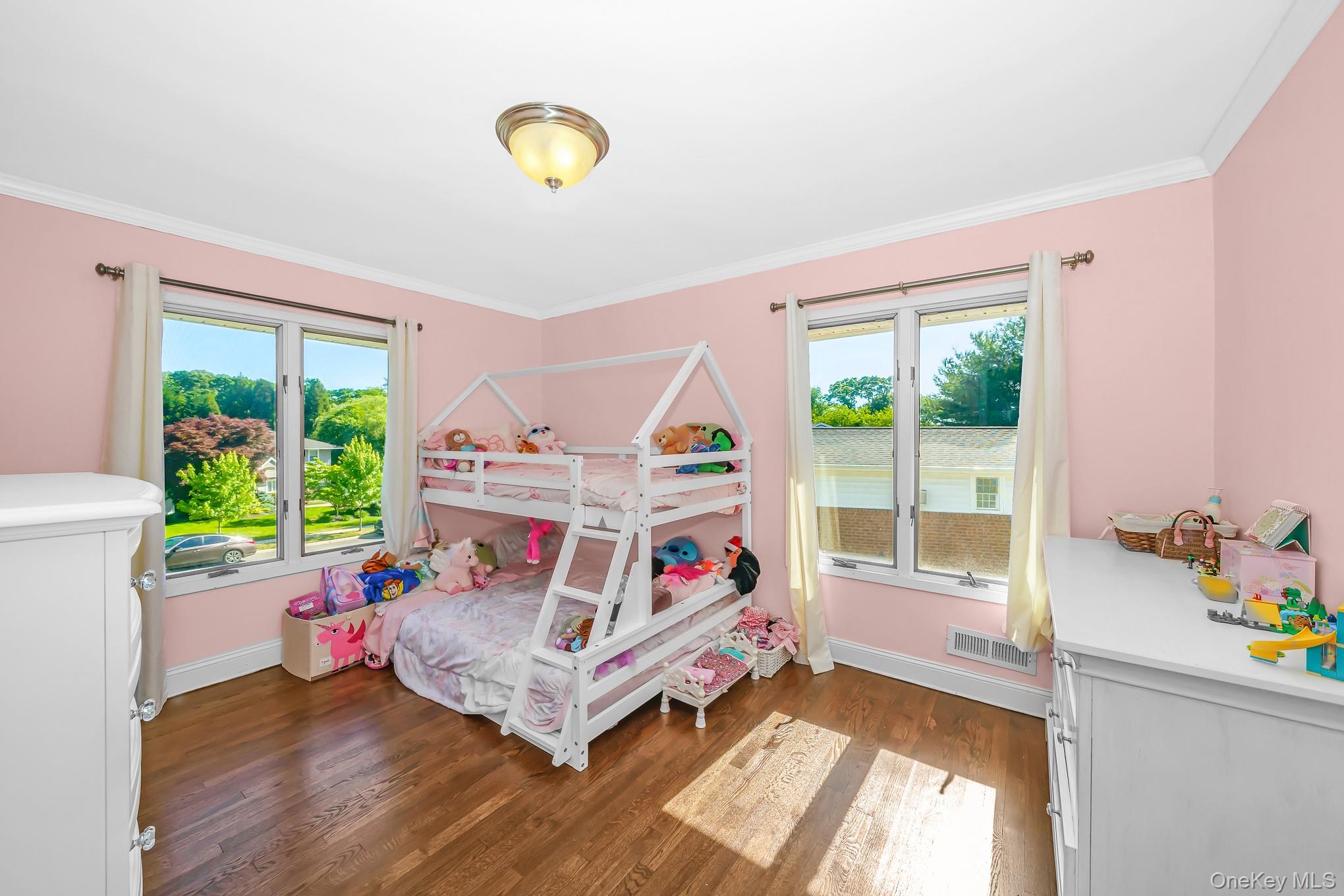9 Wayne Place Commack, NY 11725 - Photo 23 of 36