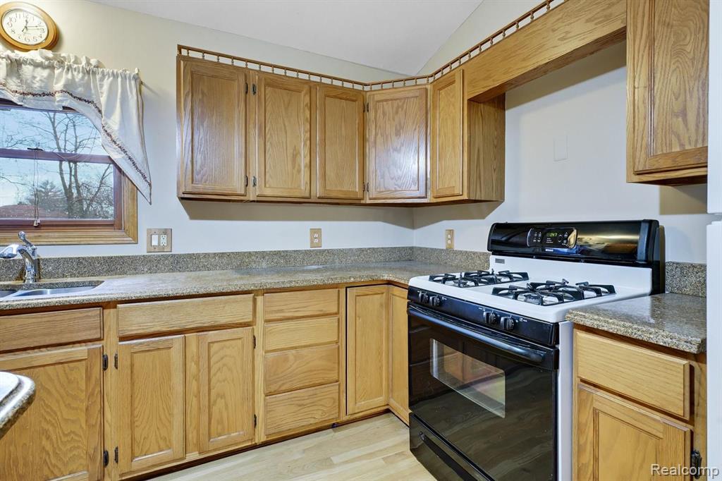2235 Hiller Road West Bloomfield, MI 48324 - Photo 14 of 38
