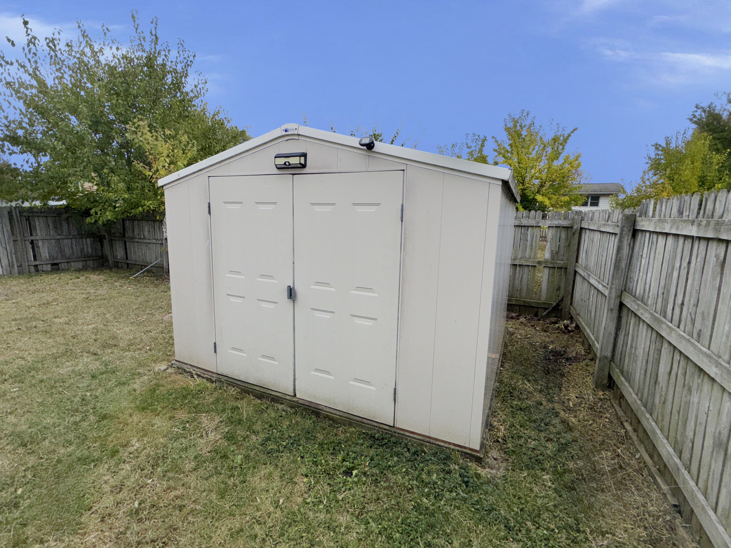 1612 Golfview Road Rantoul, IL 61866 - Photo 6 of 46 a view of a garage