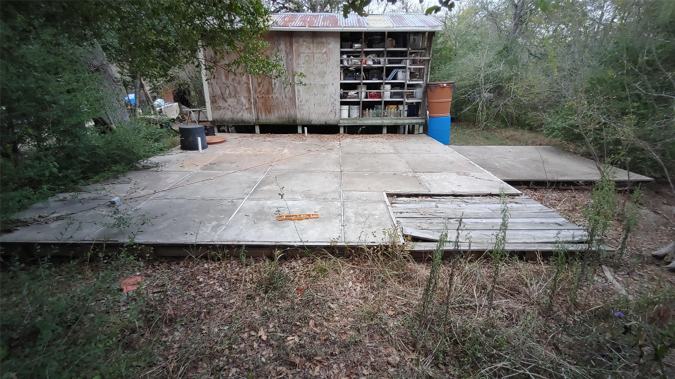 270 Country Way Road Smithville, TX 78957 - Photo 13 of 24 a backyard of a house with wooden fence and trees