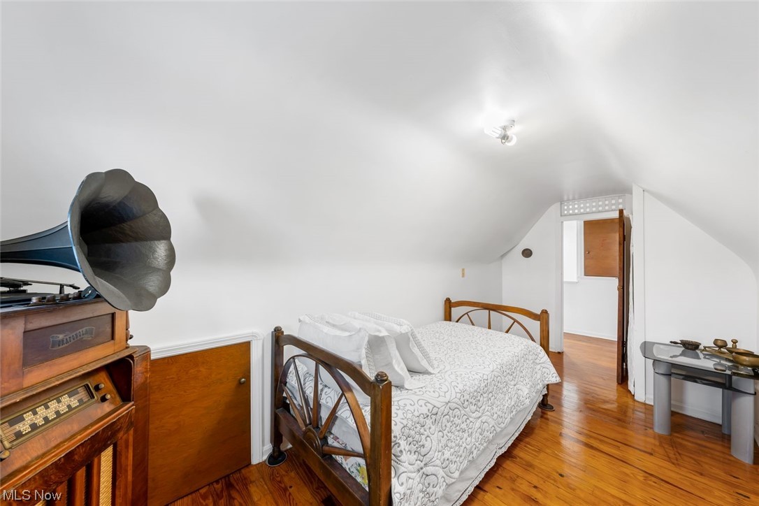 9227 Snow Road Cleveland, OH 44130 - Photo 12 of 36