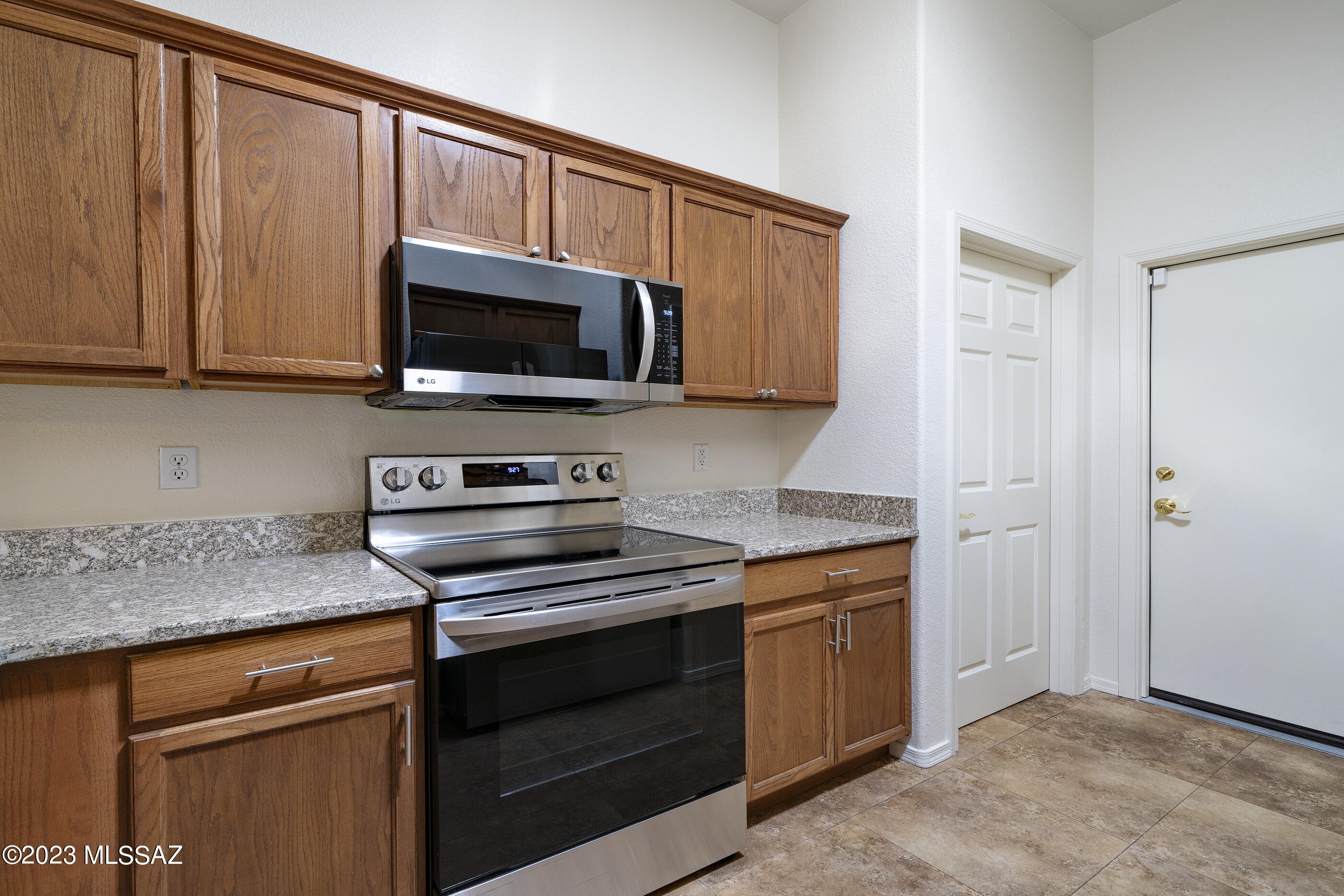 2334 West Golden Hills Road Tucson, AZ 85745 - Photo 6 of 21
