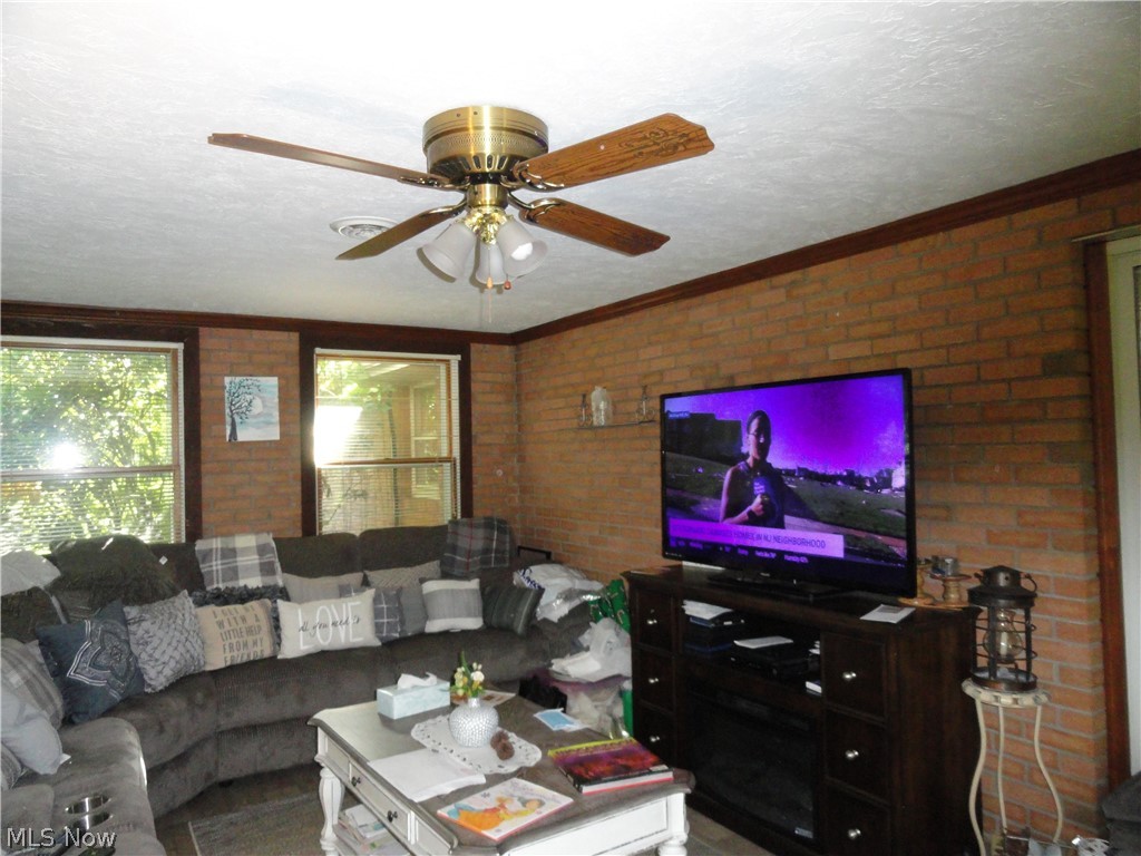 346 McIntosh Road Chester, WV 26034 - Photo 4 of 33 Main Fl Family Rm