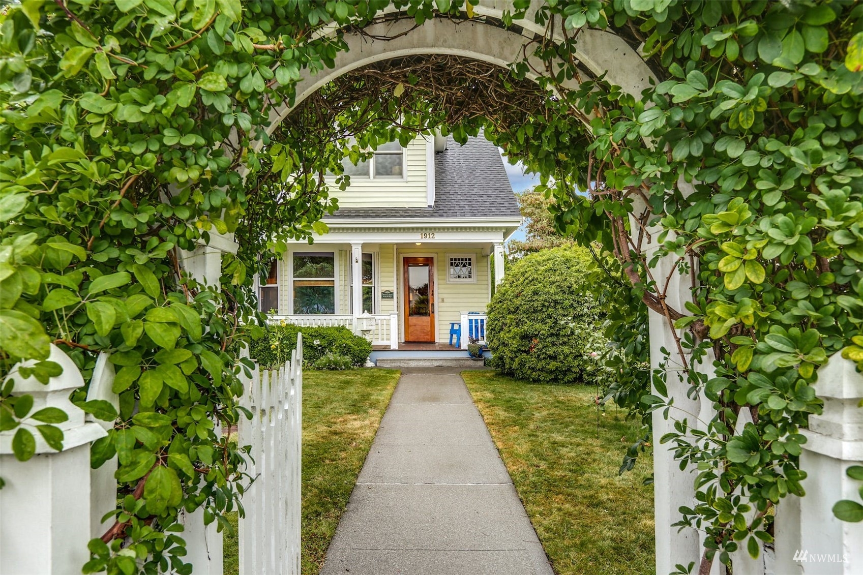 1912 Rucker Avenue Everett, WA 98201 - Photo 2 of 38