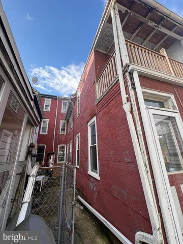 a view of an outdoor space