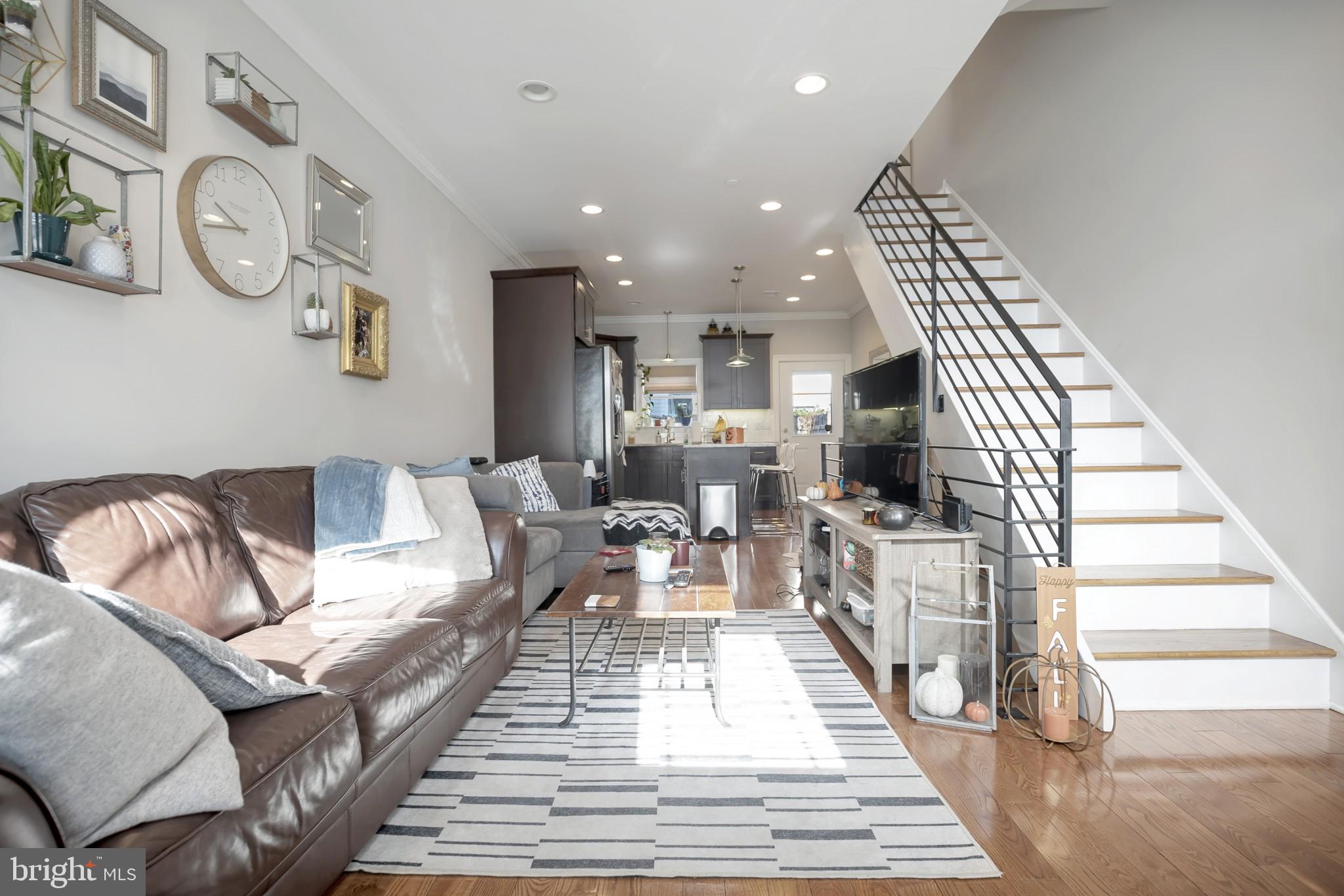425 Mercy Street Philadelphia, PA 19148 - Photo 1 of 38 Living room
