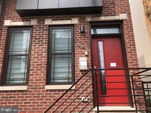 425 Mercy Street Philadelphia, PA 19148 - Photo 2 of 38 Front door