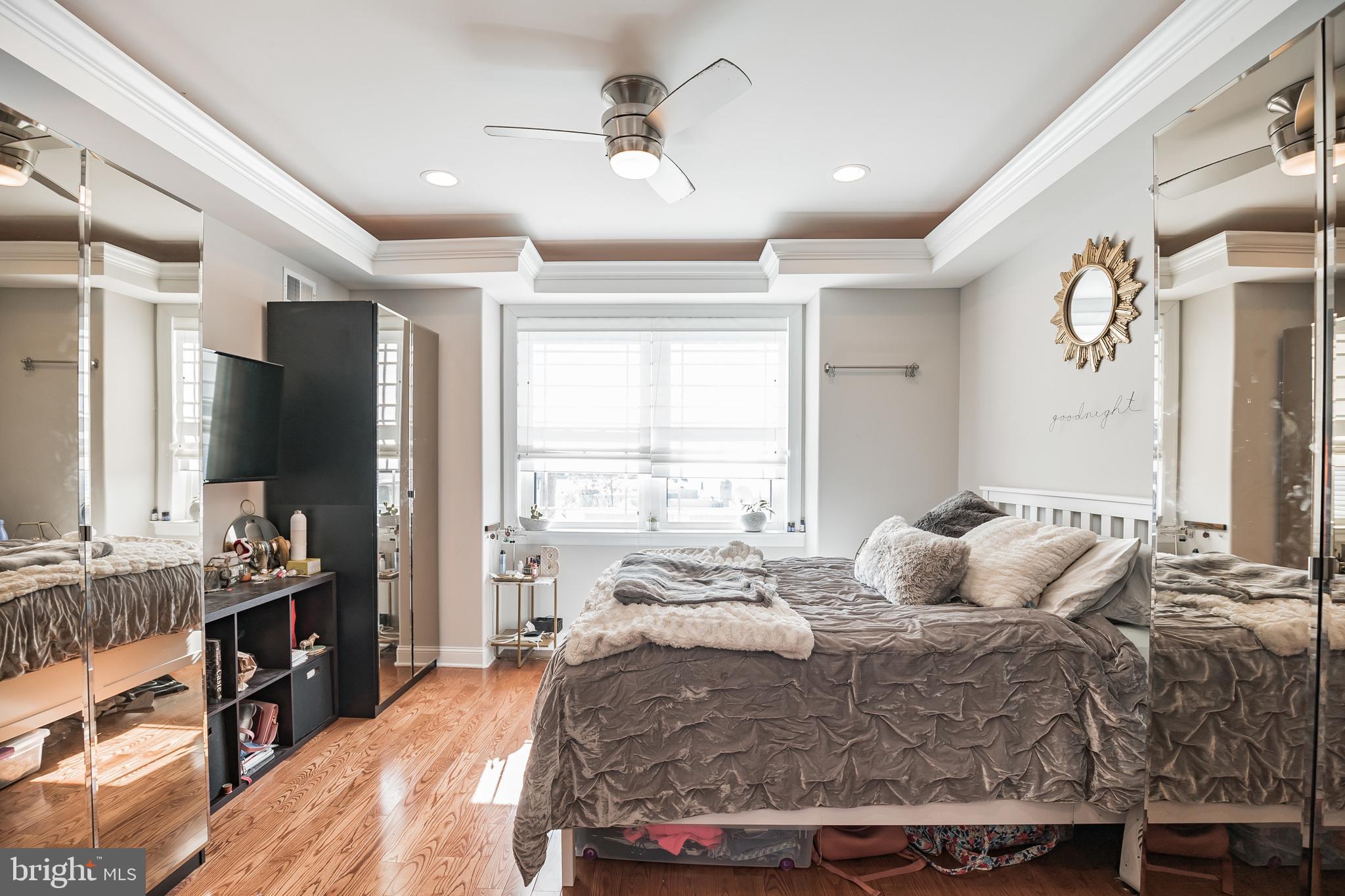 425 Mercy Street Philadelphia, PA 19148 - Photo 22 of 38 Master bedroom suite