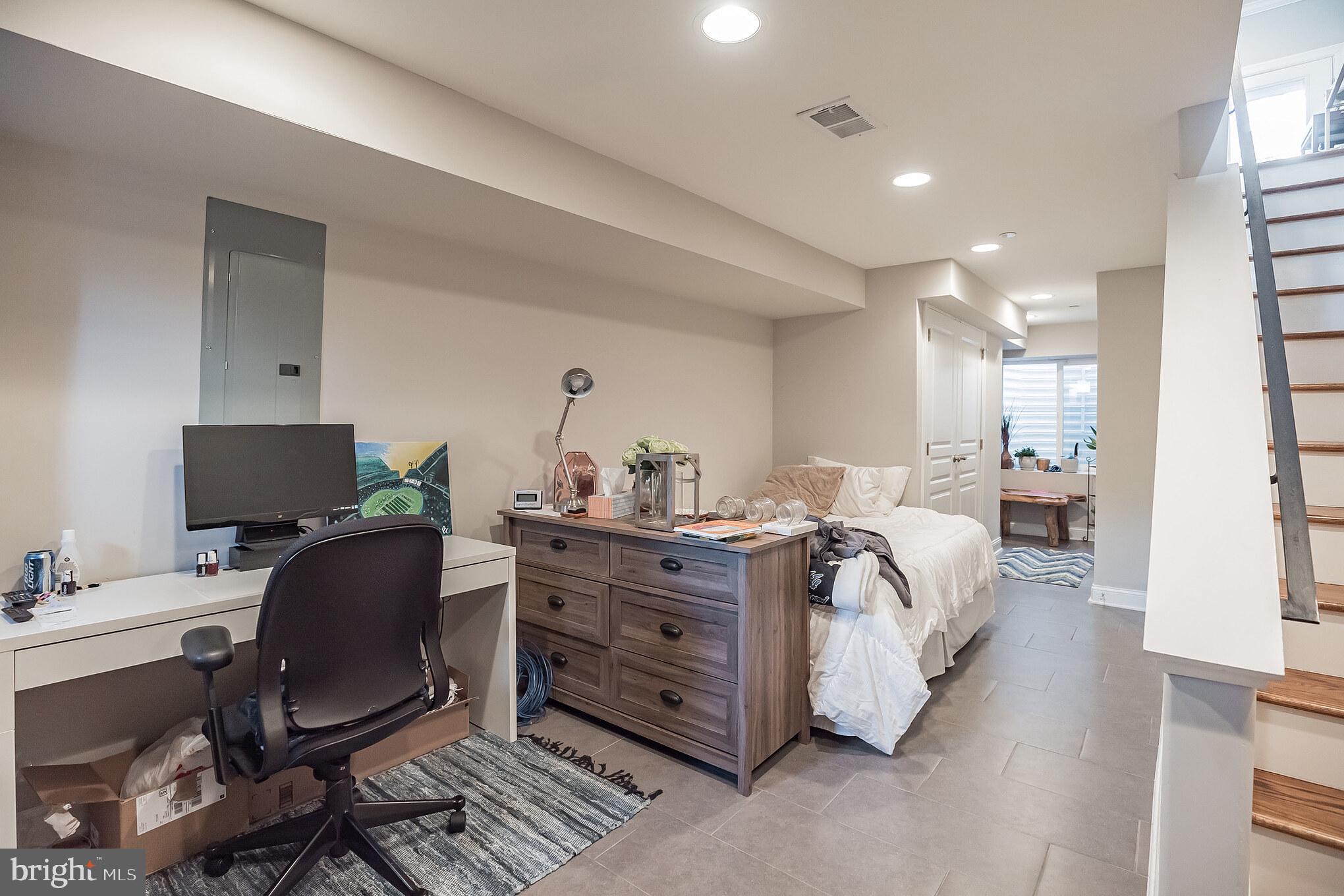 425 Mercy Street Philadelphia, PA 19148 - Photo 31 of 38 Finished basement