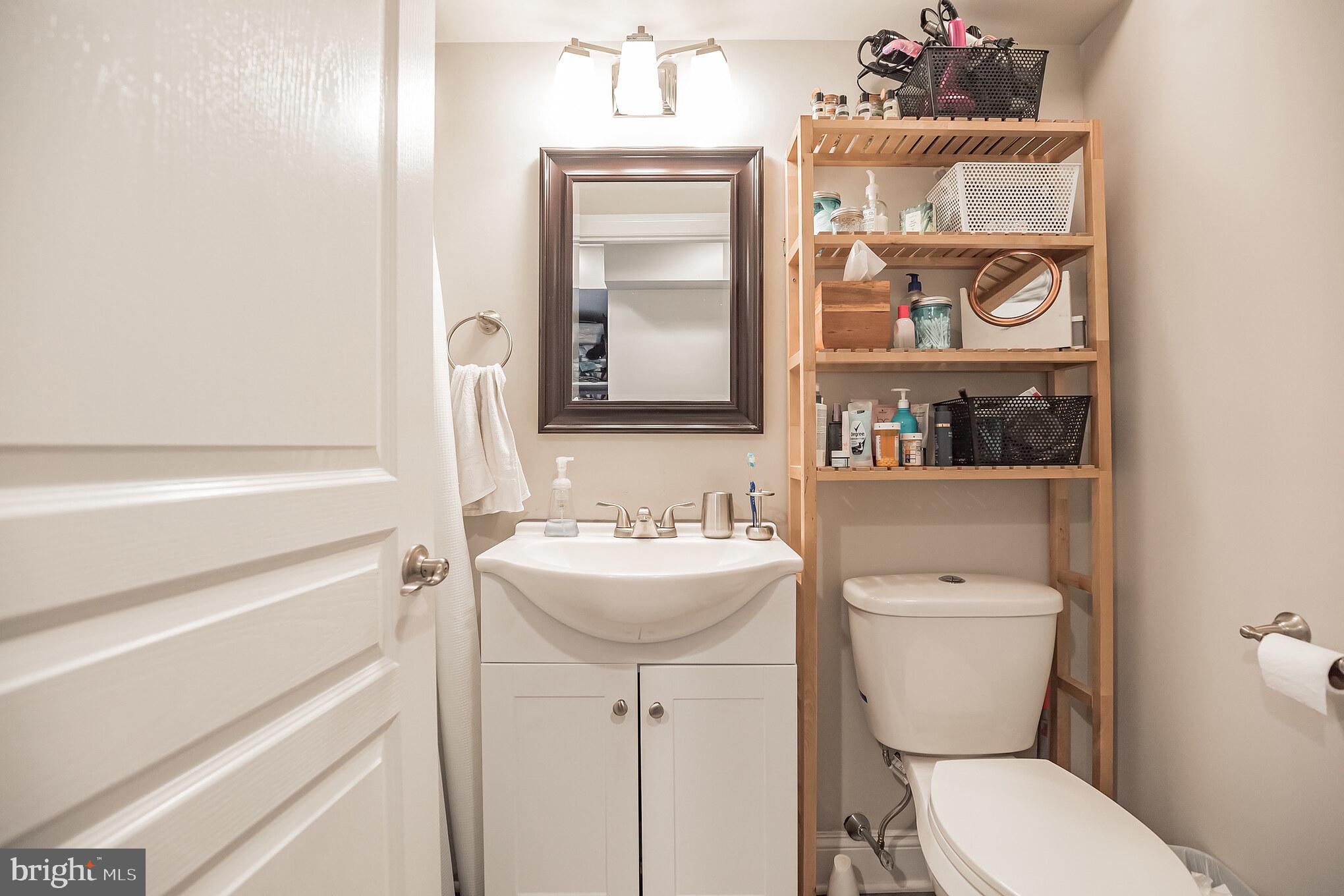 425 Mercy Street Philadelphia, PA 19148 - Photo 34 of 38 Full bathroom (basement)