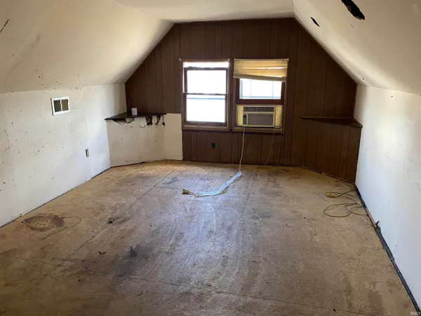 304 North Tekoppel Avenue, Evansville, IN 47712