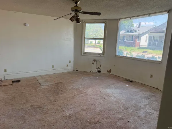 304 North Tekoppel Avenue, Evansville, IN 47712