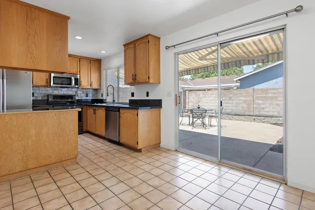 $289,900 | 7313 Sunshire Lane, Sacramento, CA 95828