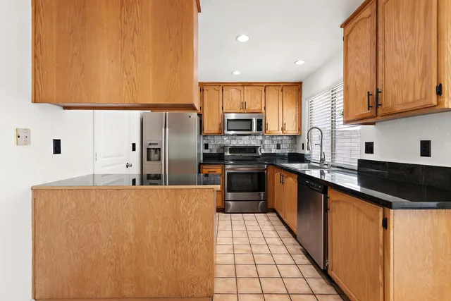 $289,900 | 7313 Sunshire Lane, Sacramento, CA 95828