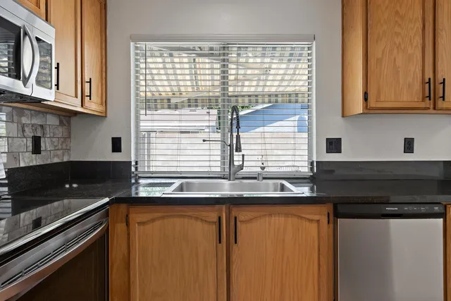 $289,900 | 7313 Sunshire Lane, Sacramento, CA 95828