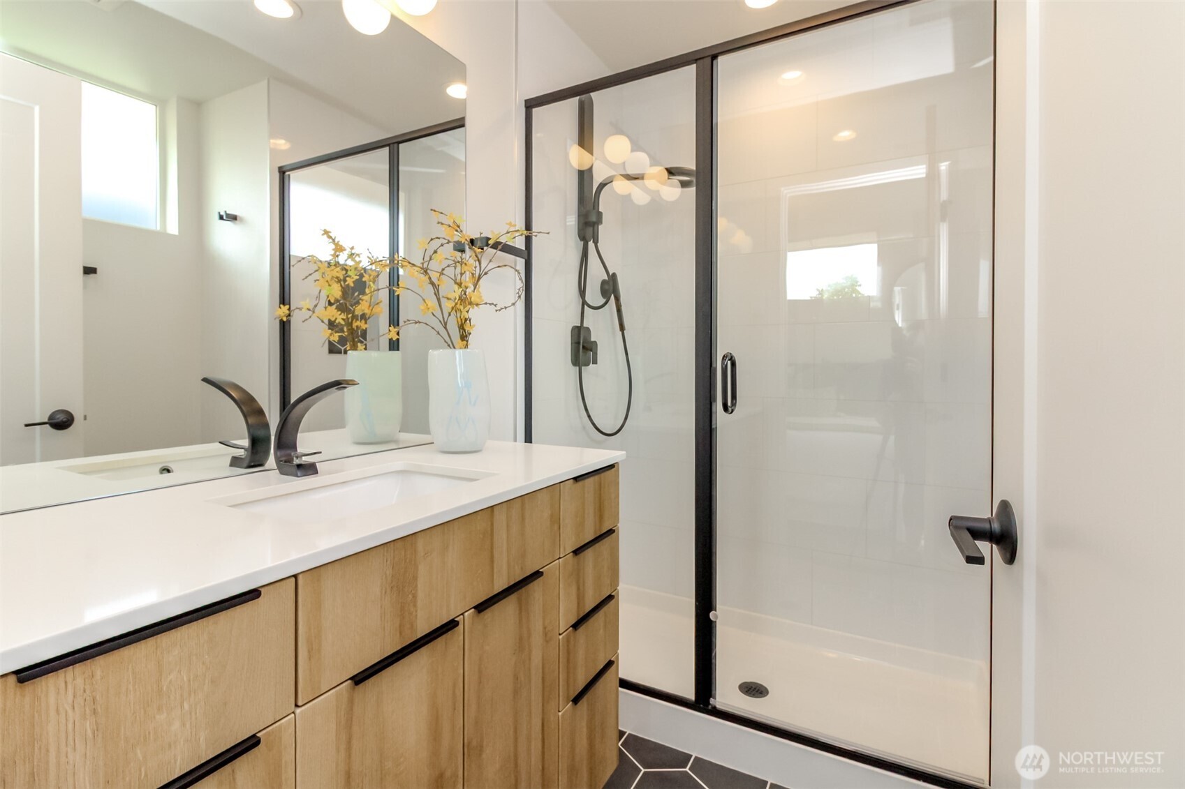 8811 Interlake Avenue North, Unit A Seattle, WA 98103 - Photo 16 of 24