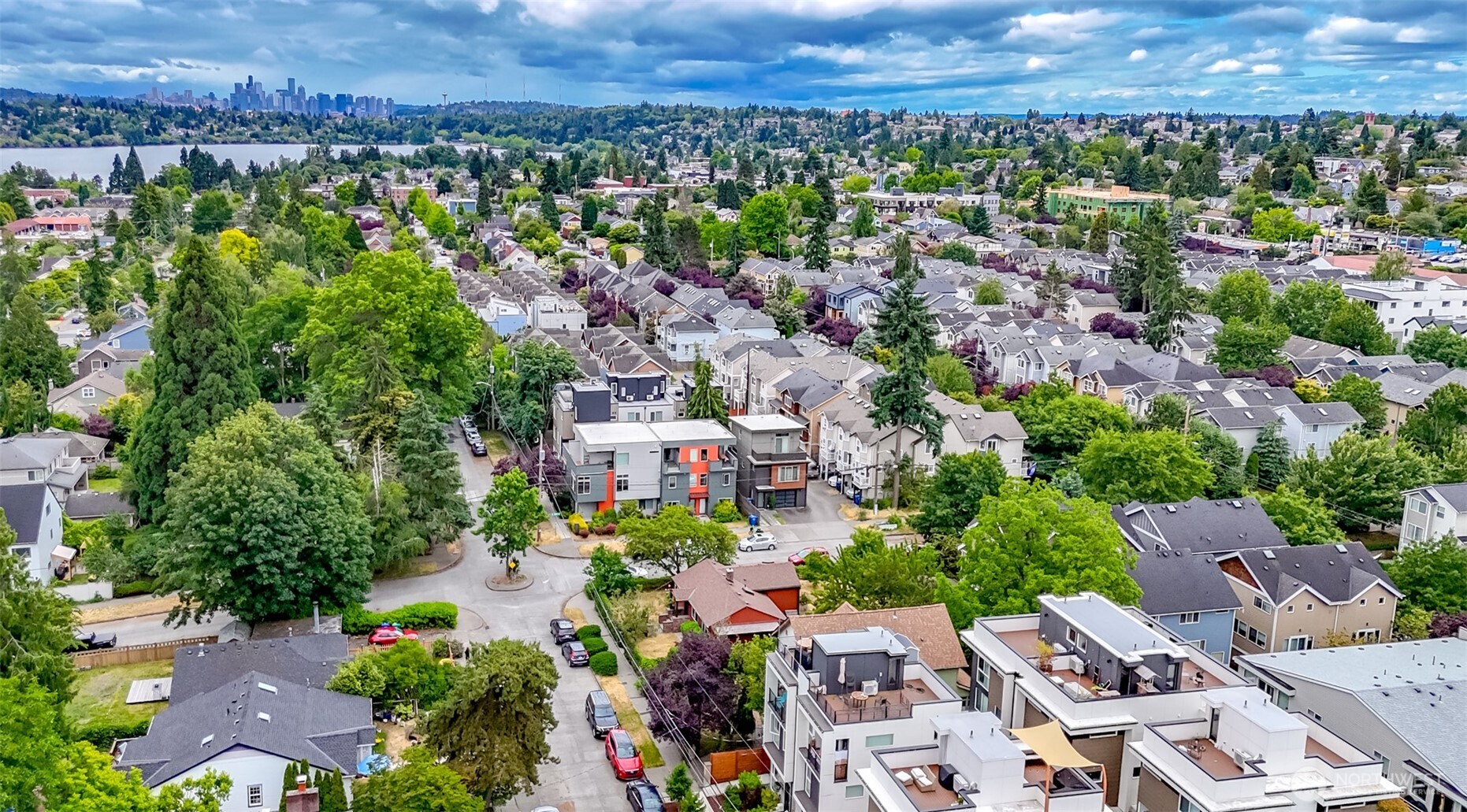 8811 Interlake Avenue North, Unit A Seattle, WA 98103 - Photo 22 of 24