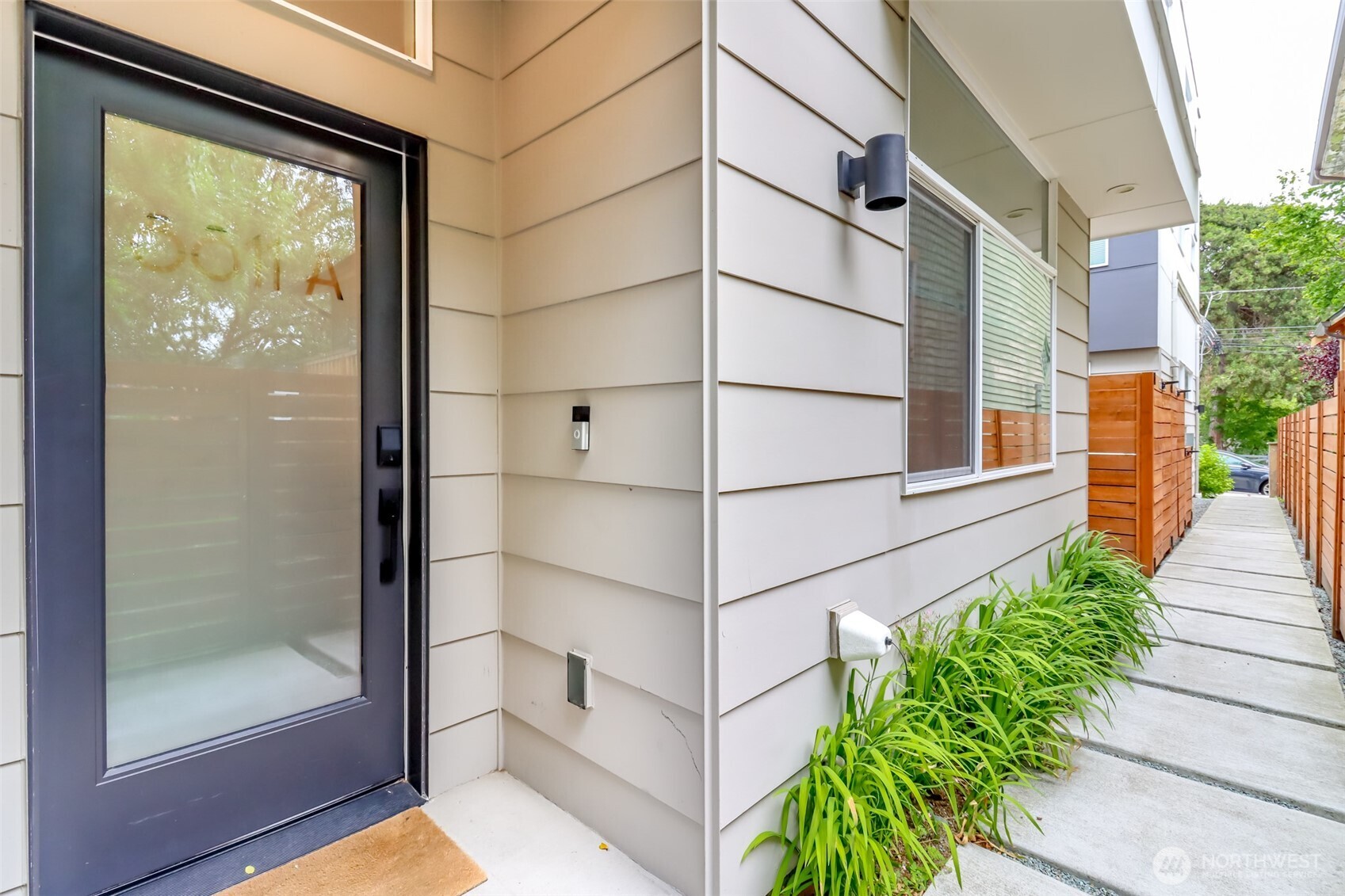 8811 Interlake Avenue North, Unit A Seattle, WA 98103 - Photo 4 of 24