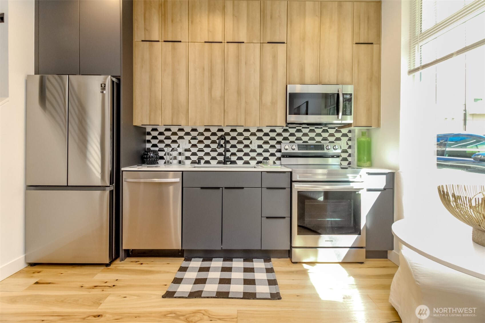 8811 Interlake Avenue North, Unit A Seattle, WA 98103 - Photo 8 of 24