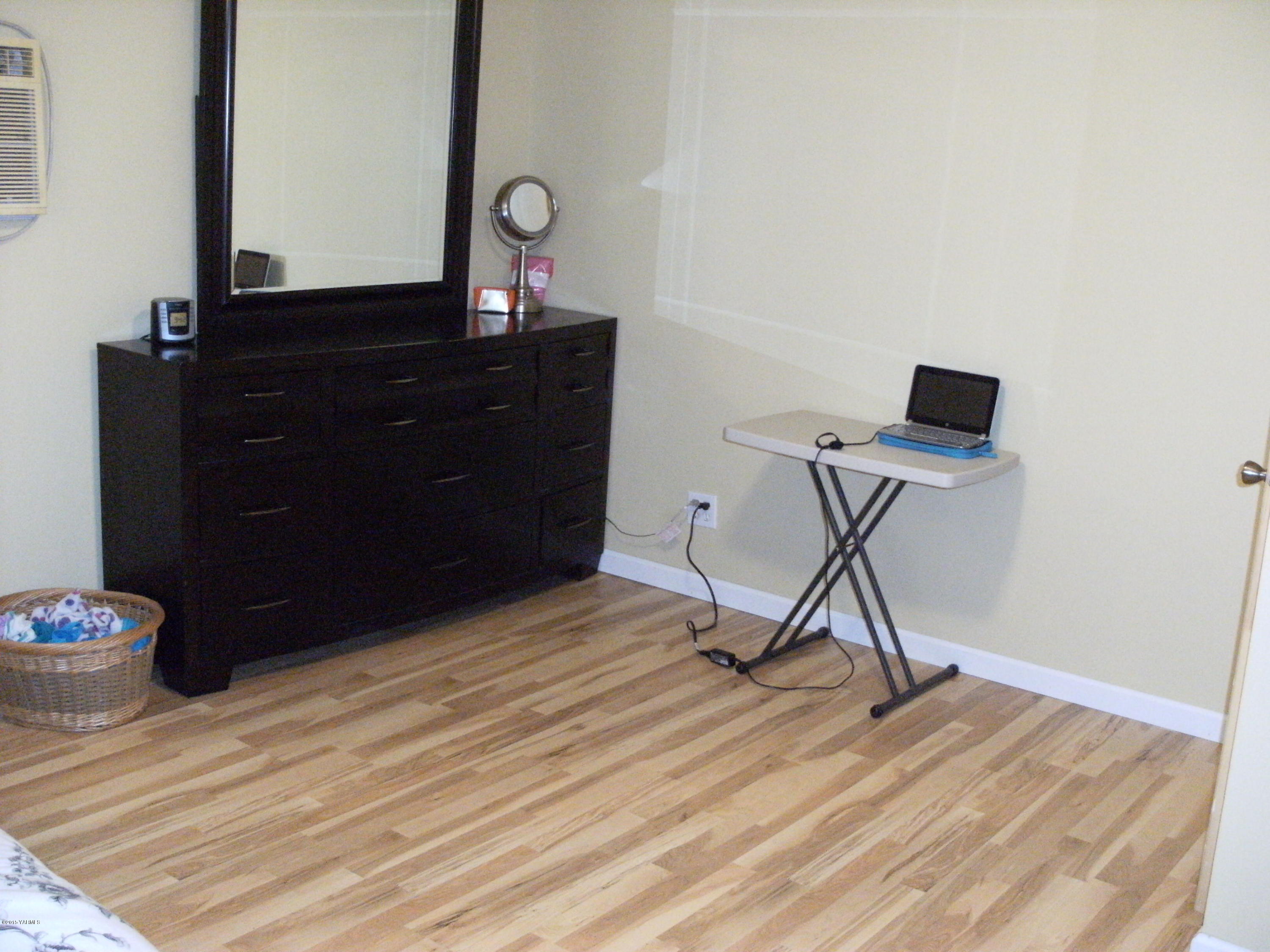 1180 Woodworth Road Grandview, WA 98930 - Photo 8 of 26 a view of a workspace