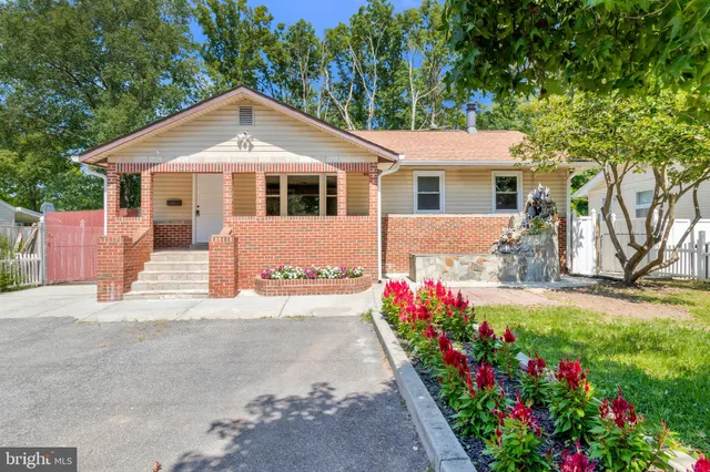 $3,295 | 9600 Woodland Avenue, Lanham, MD 20706