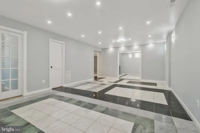 $3,295 | 9600 Woodland Avenue, Lanham, MD 20706